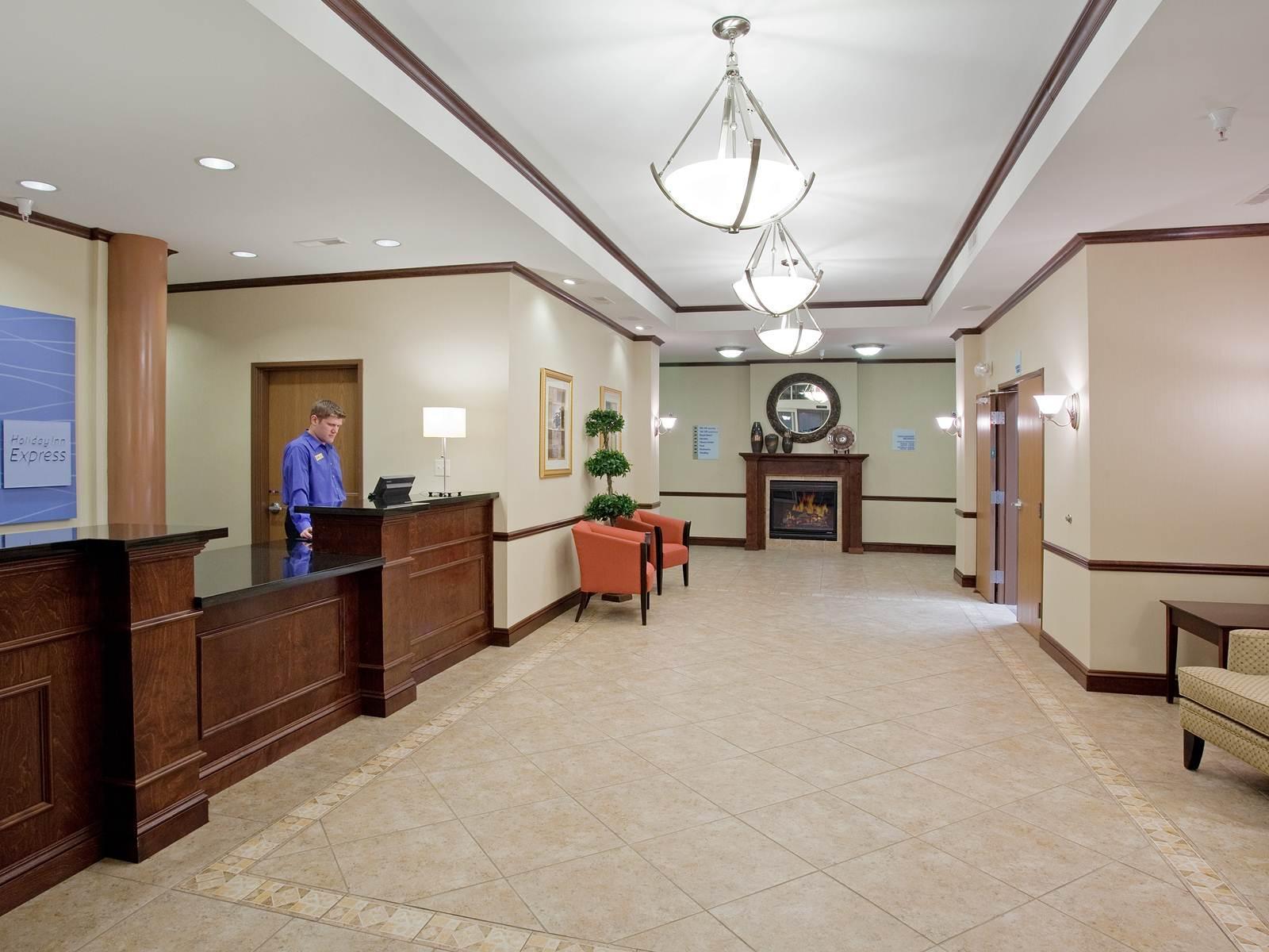 Holiday Inn Express & Suites Buffalo, An Ihg Hotel Εξωτερικό φωτογραφία