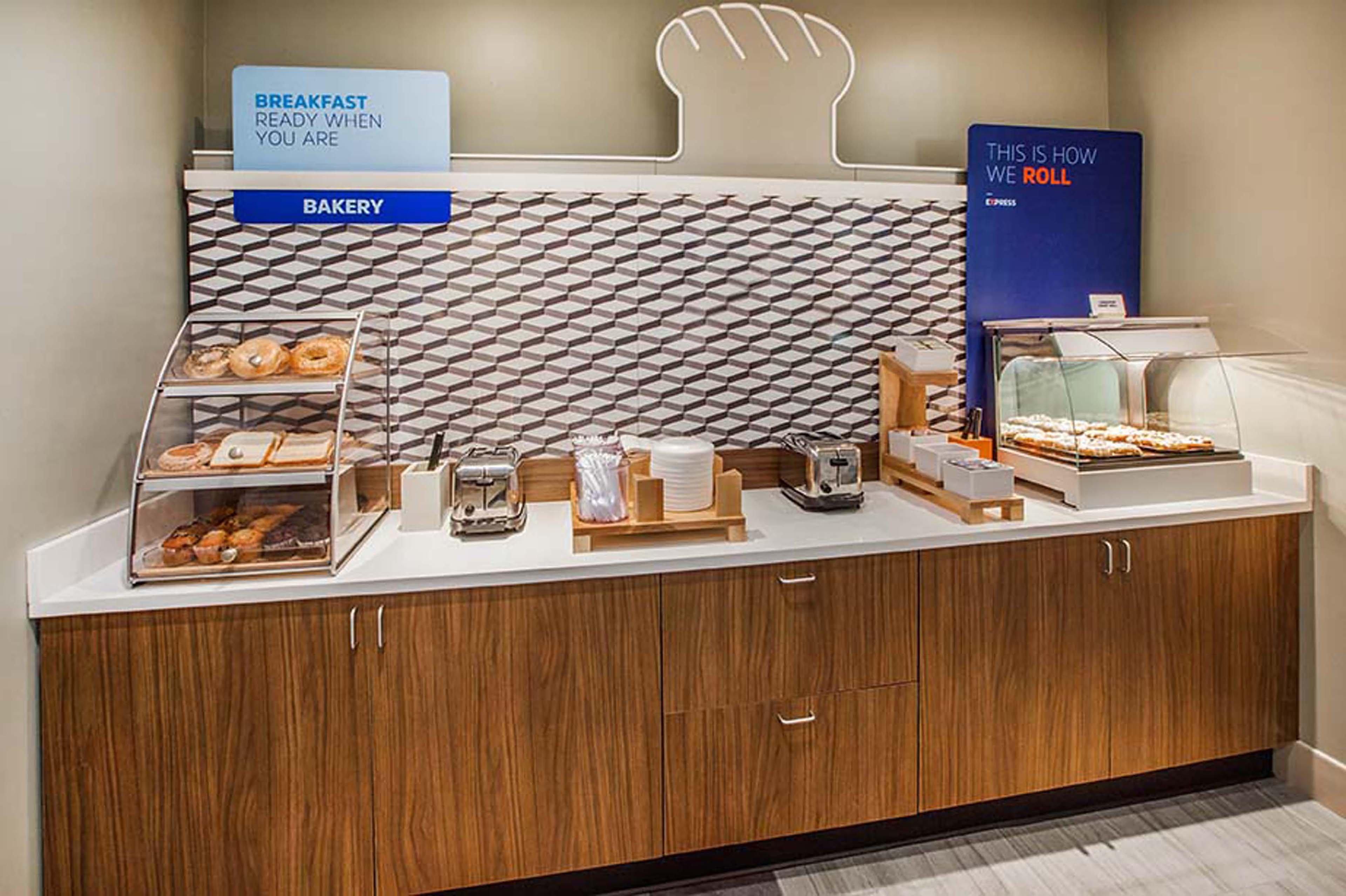 Holiday Inn Express & Suites Buffalo, An Ihg Hotel Εξωτερικό φωτογραφία