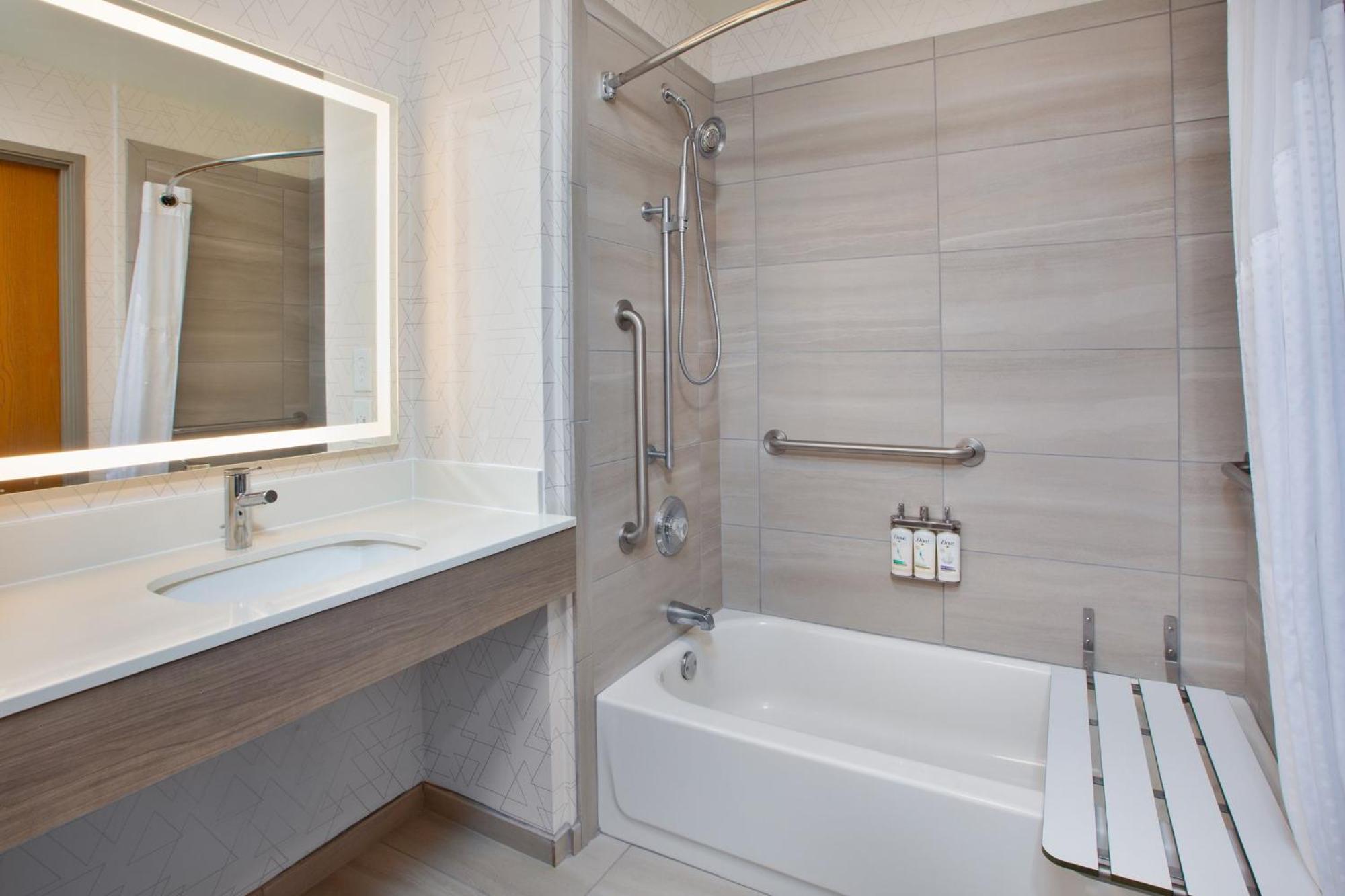 Holiday Inn Express & Suites Buffalo, An Ihg Hotel Εξωτερικό φωτογραφία