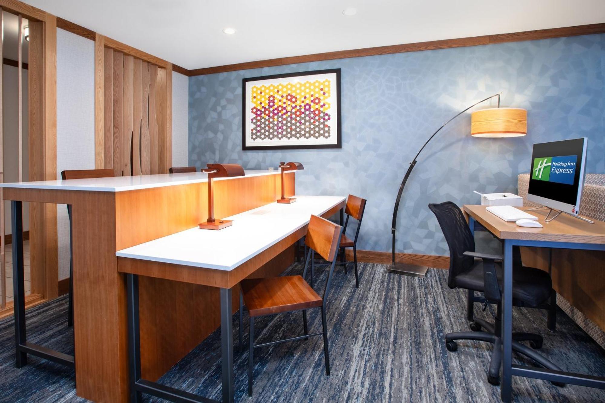 Holiday Inn Express & Suites Buffalo, An Ihg Hotel Εξωτερικό φωτογραφία