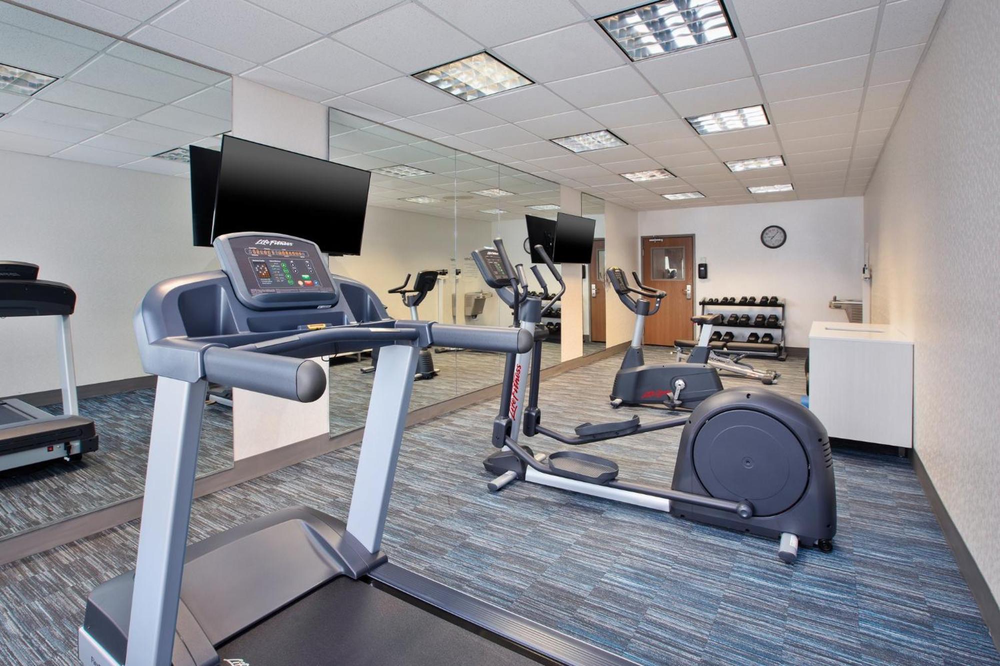 Holiday Inn Express & Suites Buffalo, An Ihg Hotel Εξωτερικό φωτογραφία