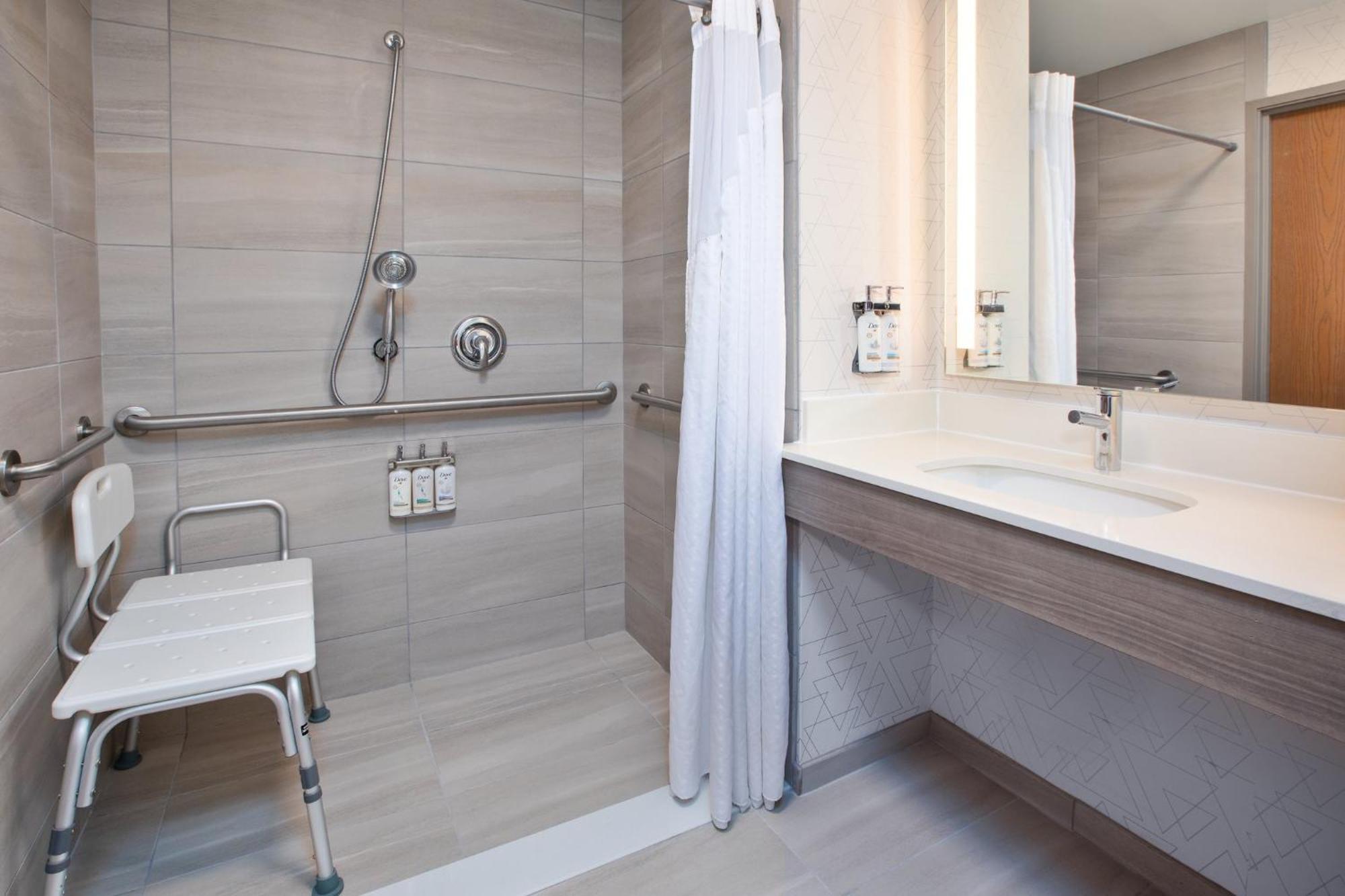 Holiday Inn Express & Suites Buffalo, An Ihg Hotel Εξωτερικό φωτογραφία